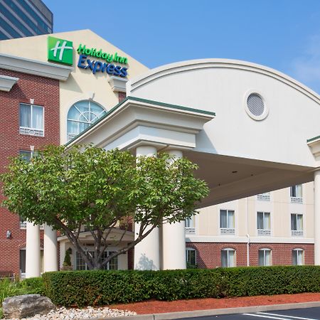 Holiday Inn Express Tower Center New Brunswick By Ihg Ист Брънсуик Екстериор снимка