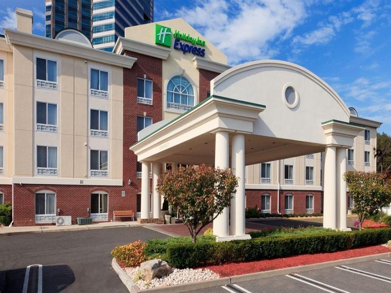 Holiday Inn Express Tower Center New Brunswick By Ihg Ист Брънсуик Екстериор снимка