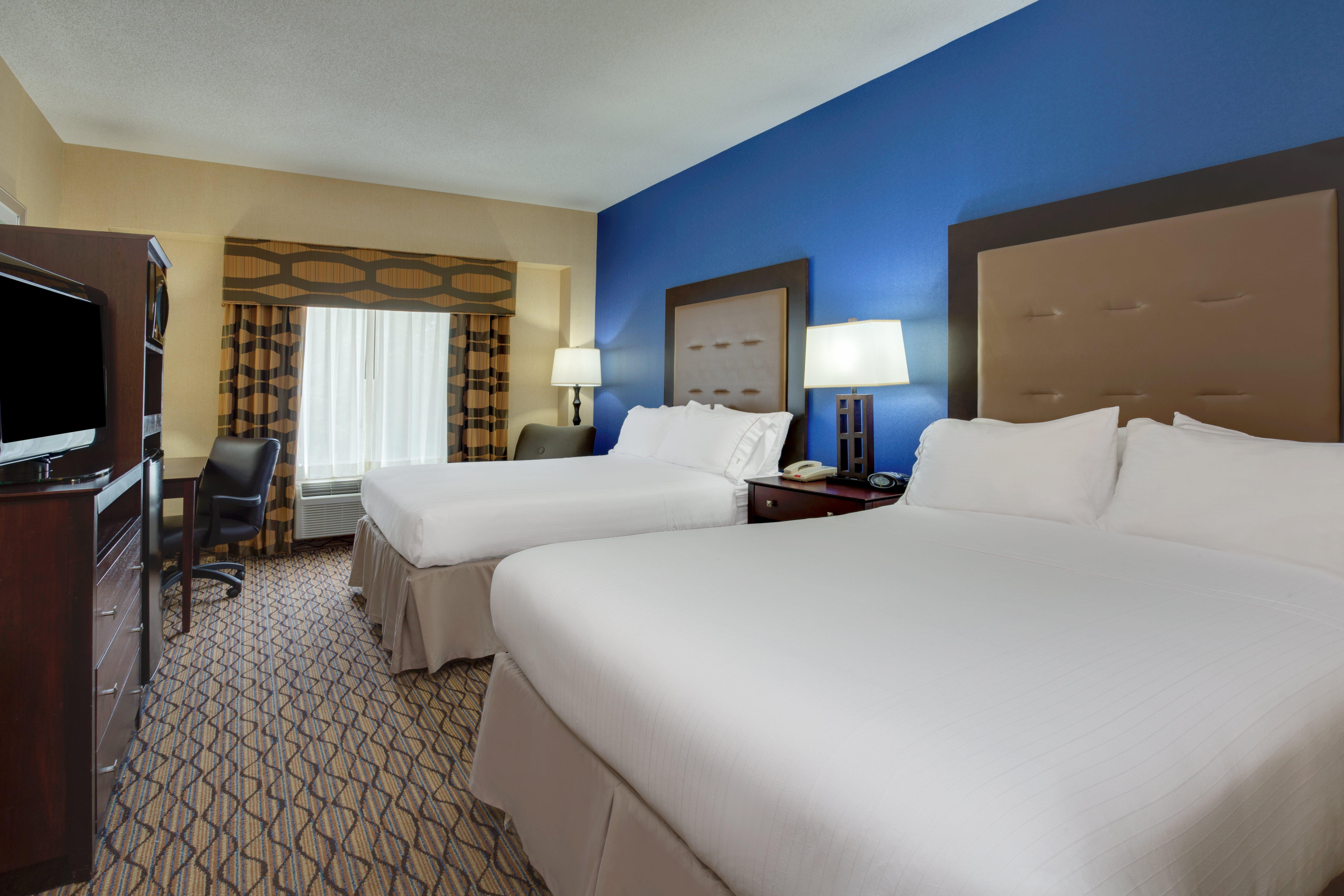 Holiday Inn Express Tower Center New Brunswick By Ihg Ист Брънсуик Екстериор снимка