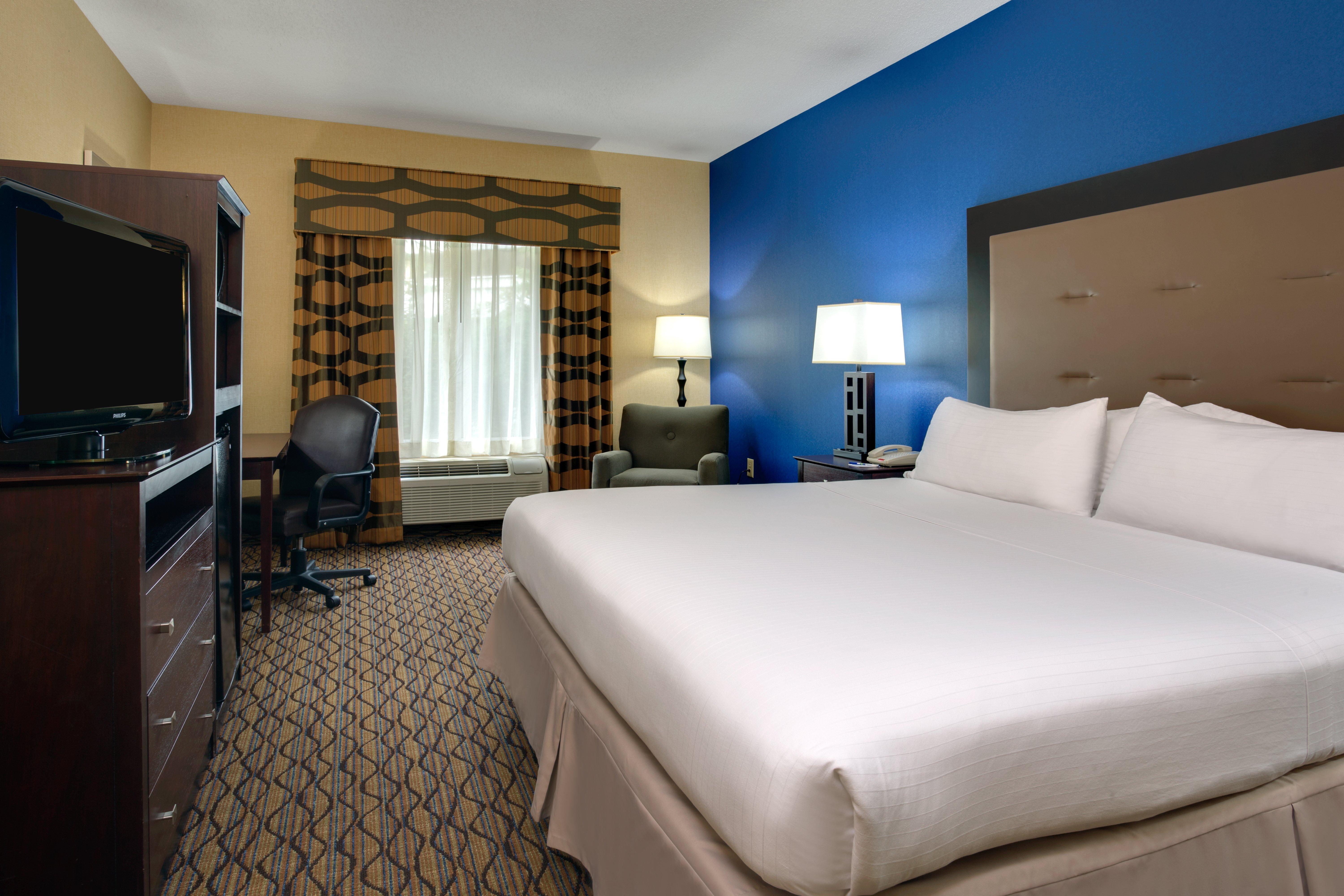 Holiday Inn Express Tower Center New Brunswick By Ihg Ист Брънсуик Екстериор снимка