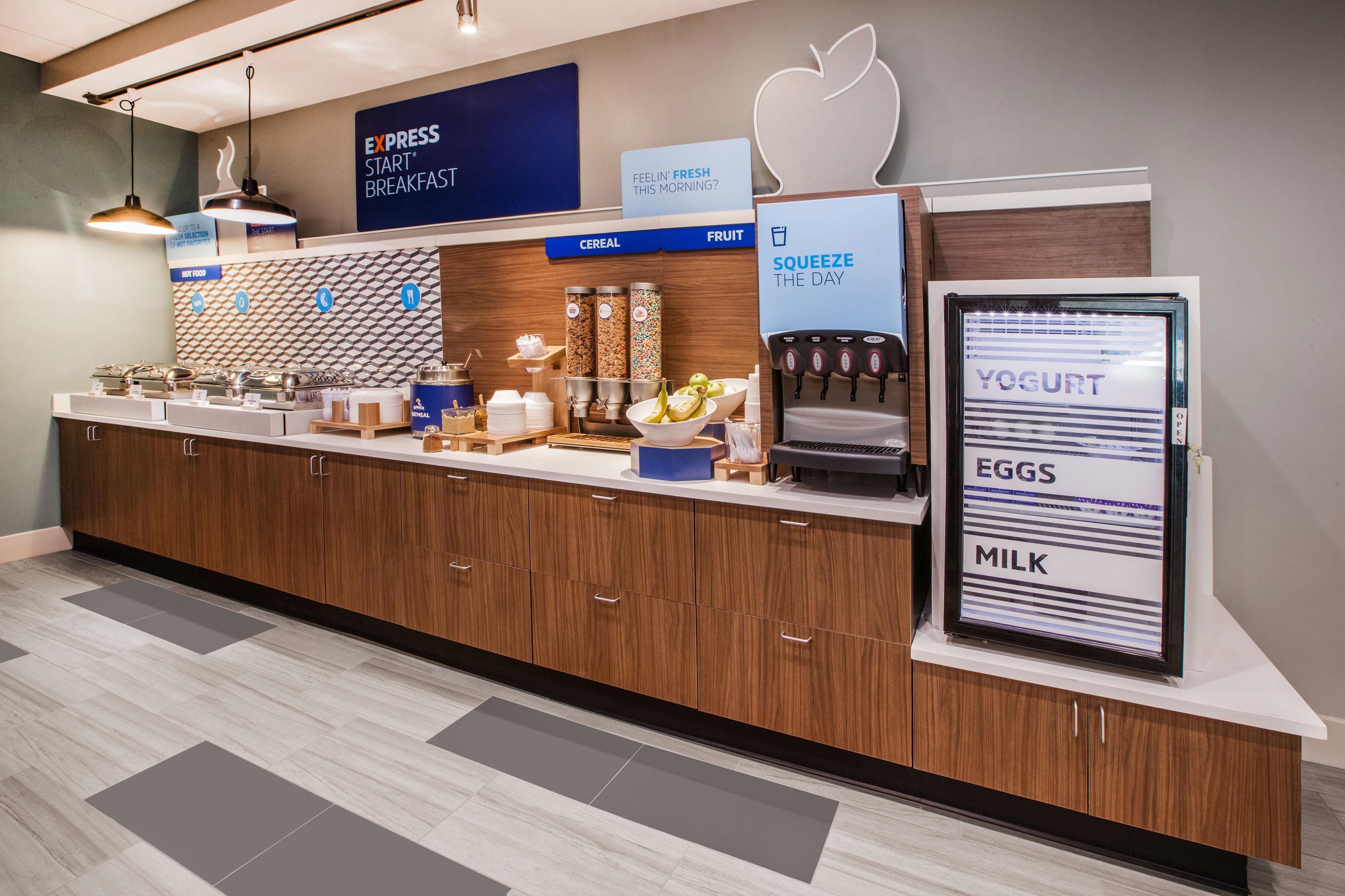 Holiday Inn Express Tower Center New Brunswick By Ihg Ист Брънсуик Екстериор снимка