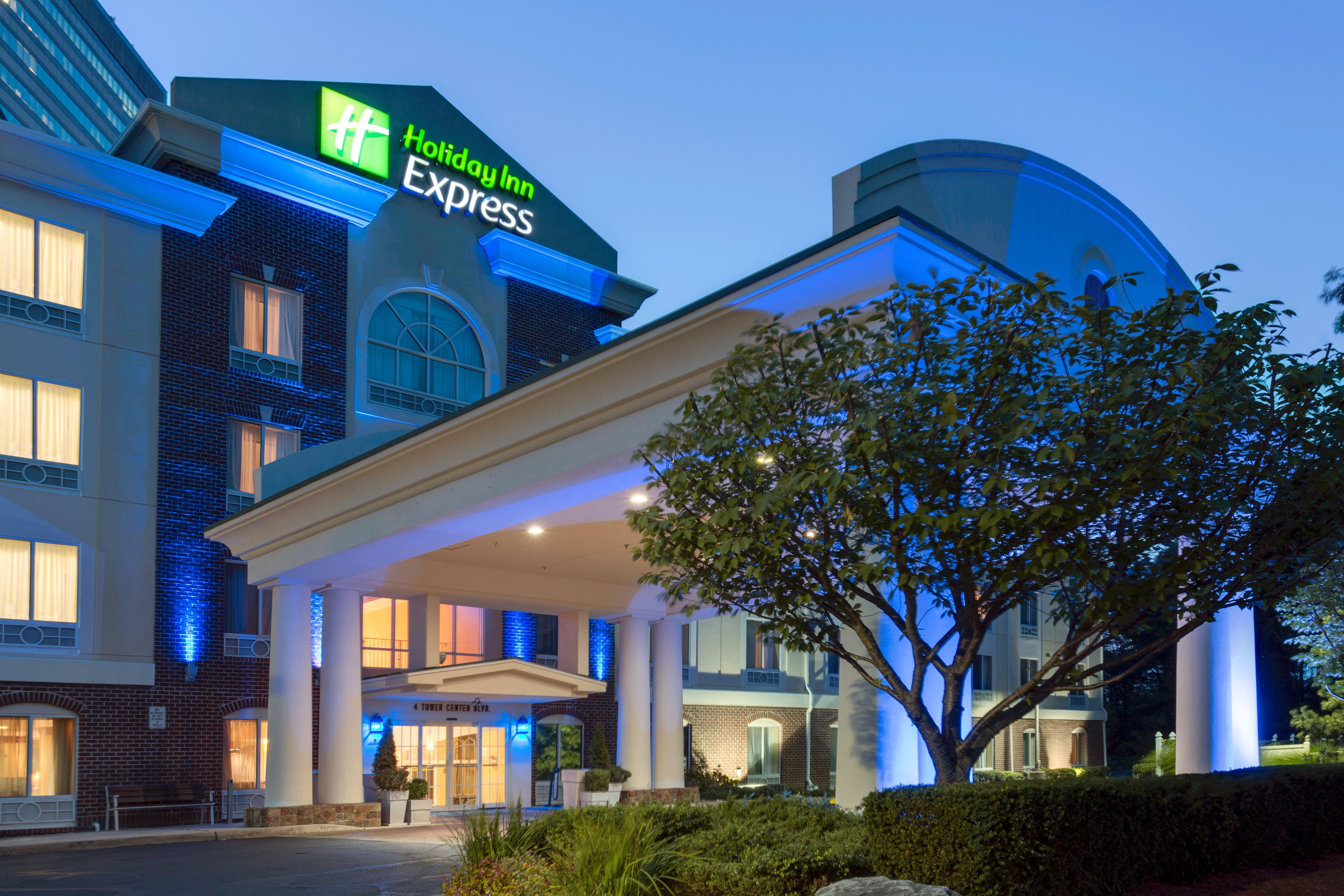 Holiday Inn Express Tower Center New Brunswick By Ihg Ист Брънсуик Екстериор снимка