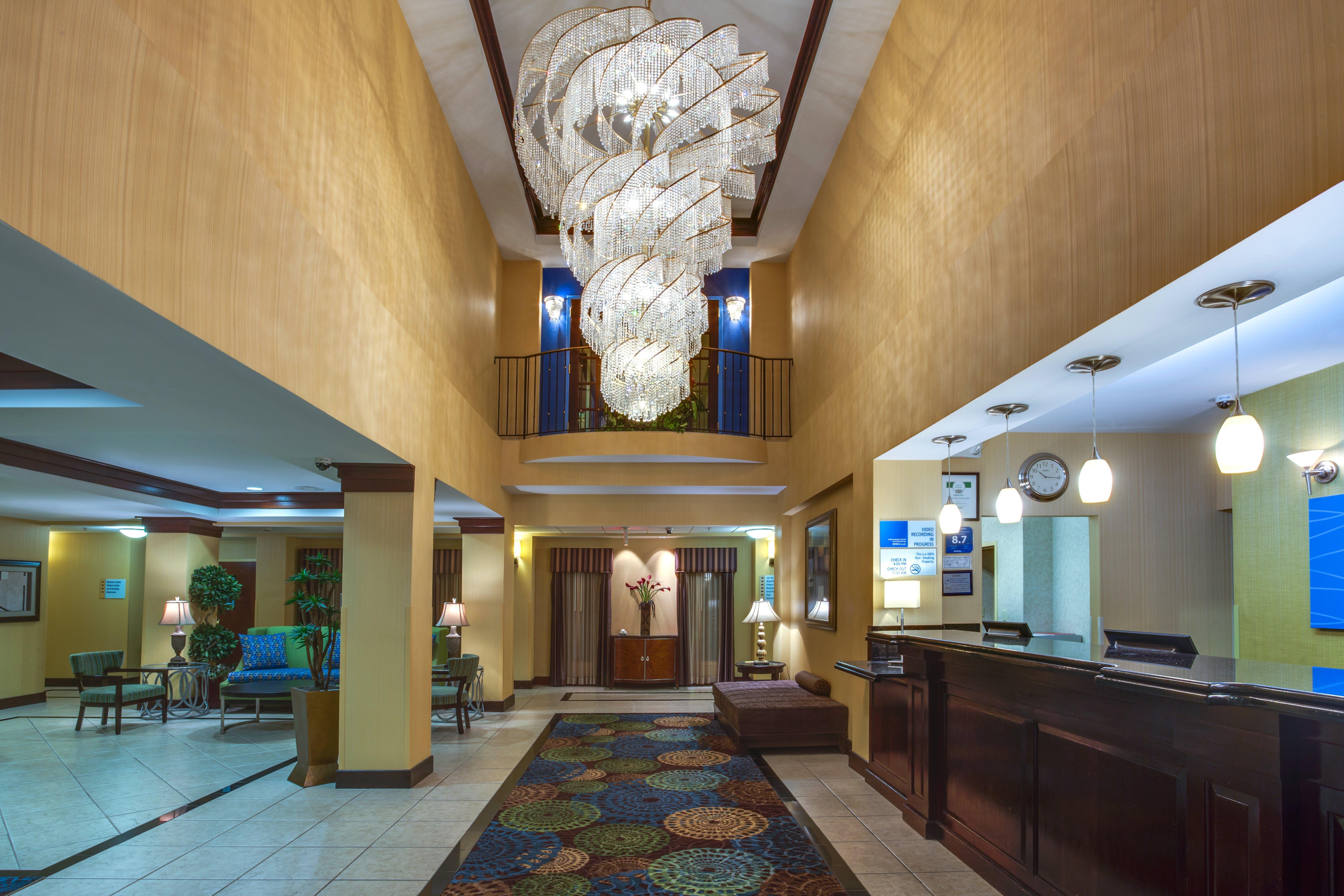 Holiday Inn Express Tower Center New Brunswick By Ihg Ист Брънсуик Екстериор снимка