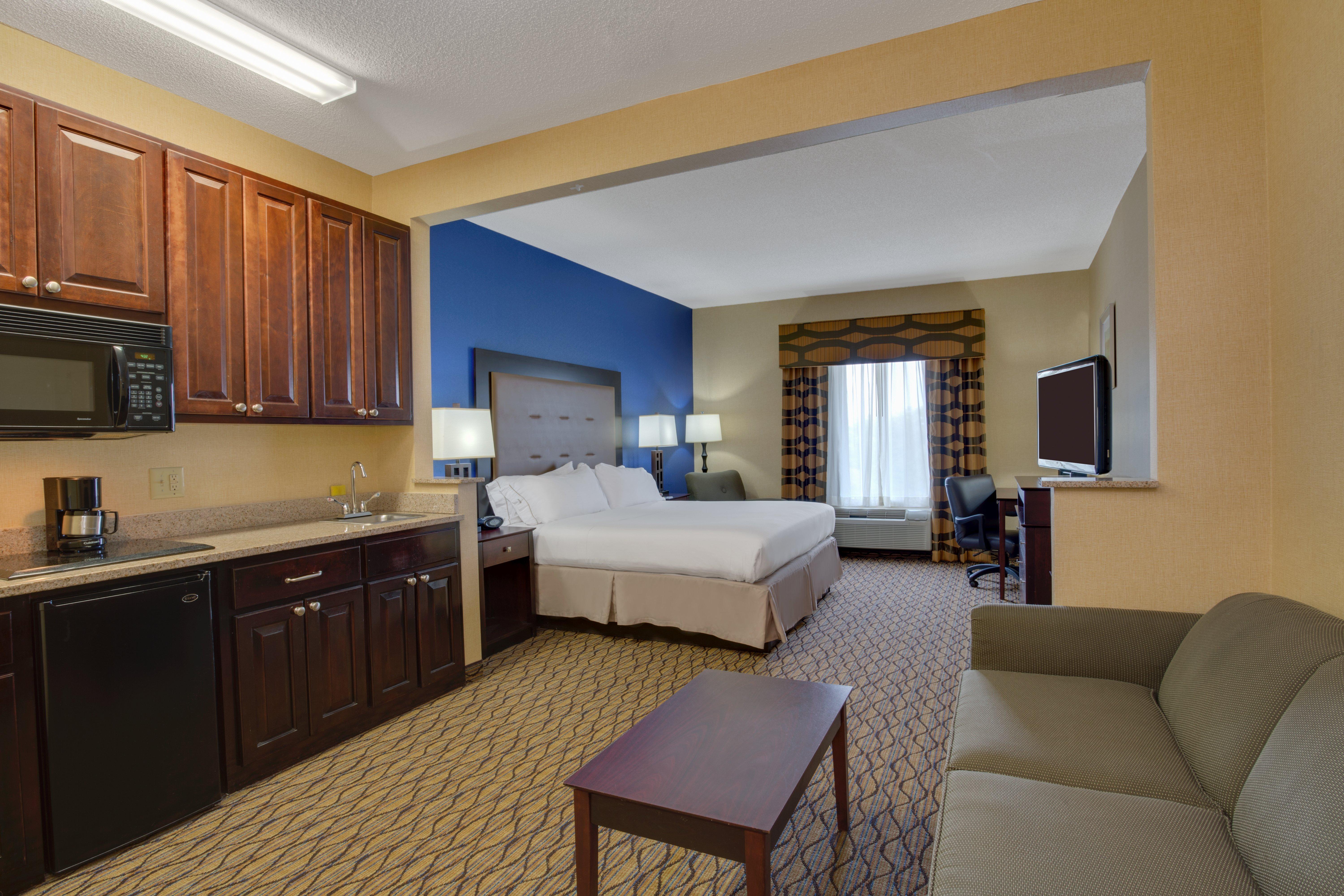 Holiday Inn Express Tower Center New Brunswick By Ihg Ист Брънсуик Екстериор снимка