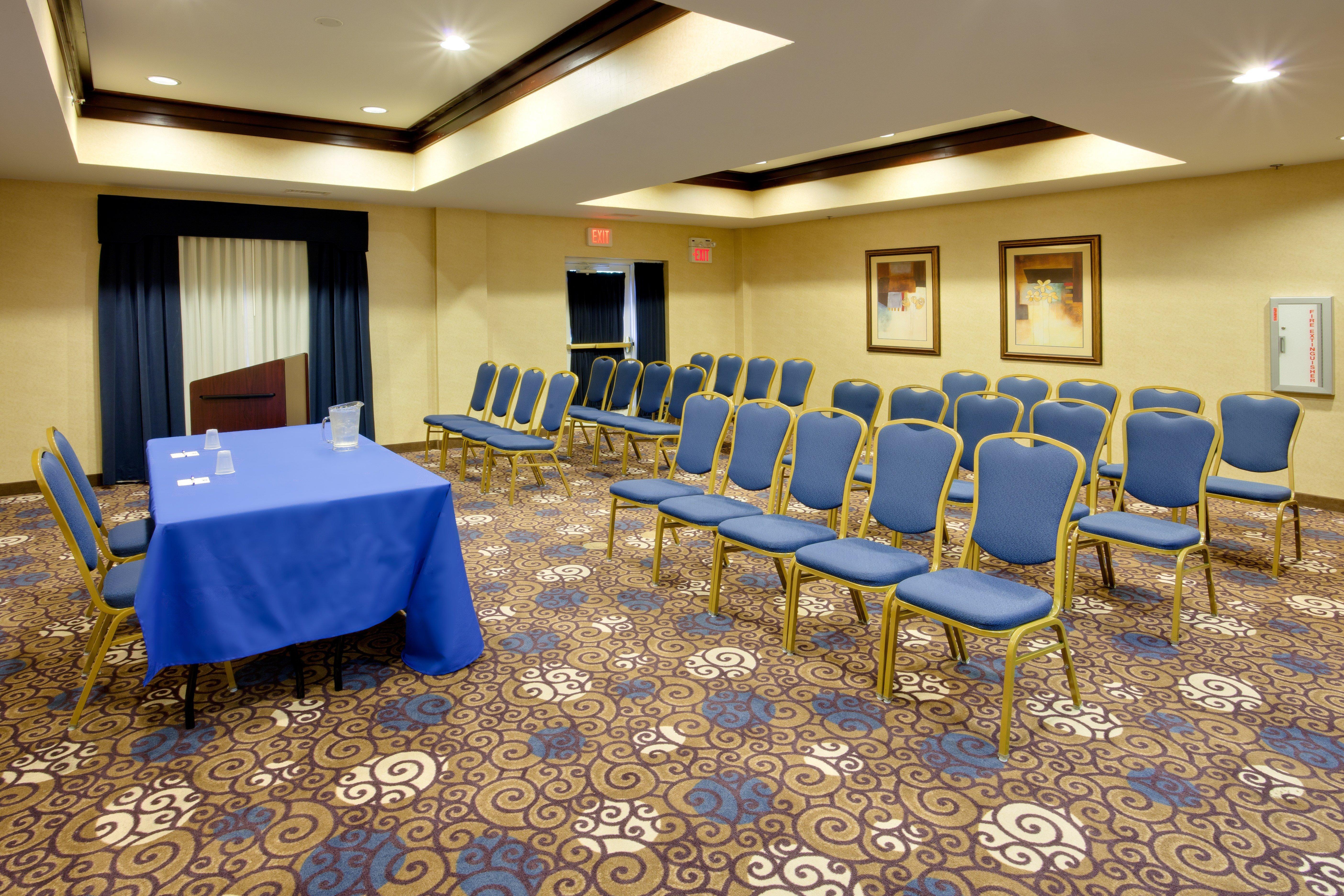 Holiday Inn Express Tower Center New Brunswick By Ihg Ист Брънсуик Екстериор снимка