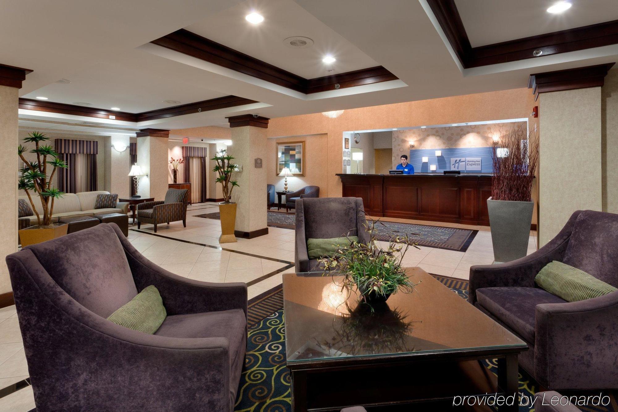 Holiday Inn Express Tower Center New Brunswick By Ihg Ист Брънсуик Екстериор снимка