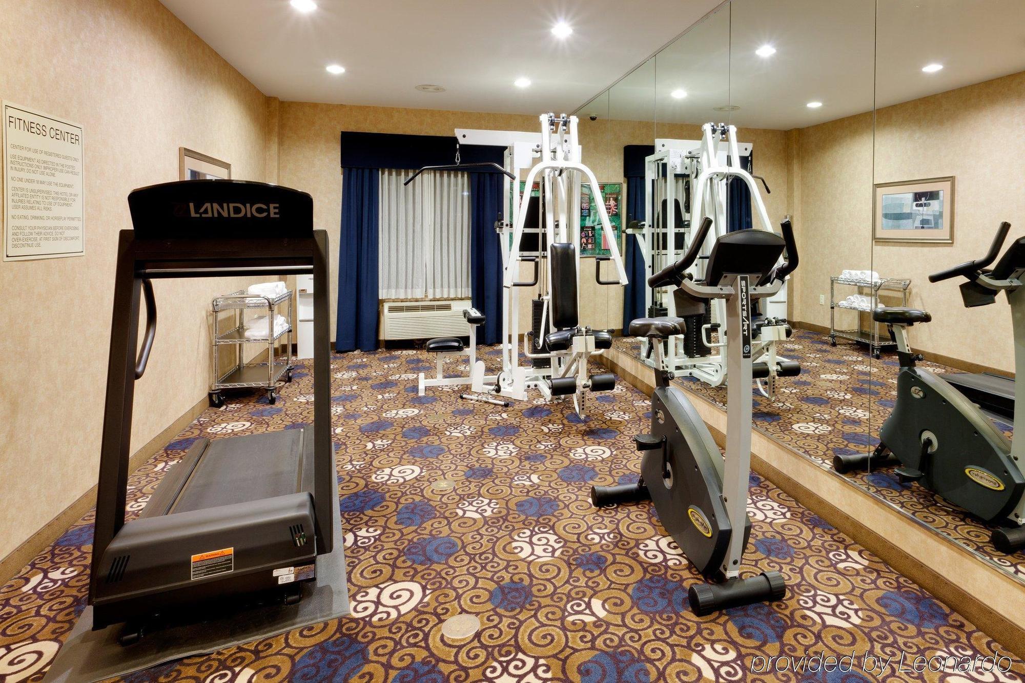 Holiday Inn Express Tower Center New Brunswick By Ihg Ист Брънсуик Екстериор снимка