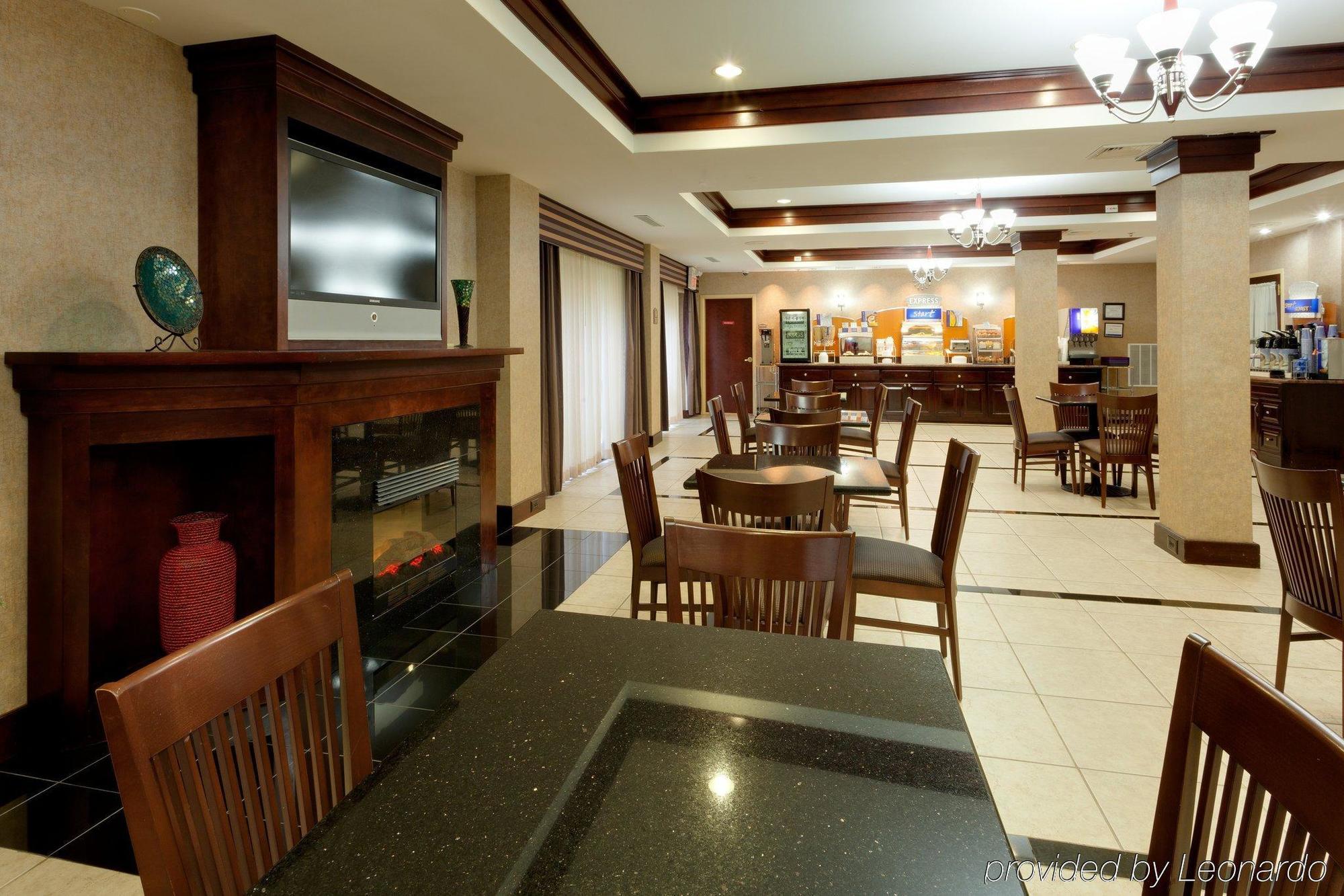 Holiday Inn Express Tower Center New Brunswick By Ihg Ист Брънсуик Екстериор снимка