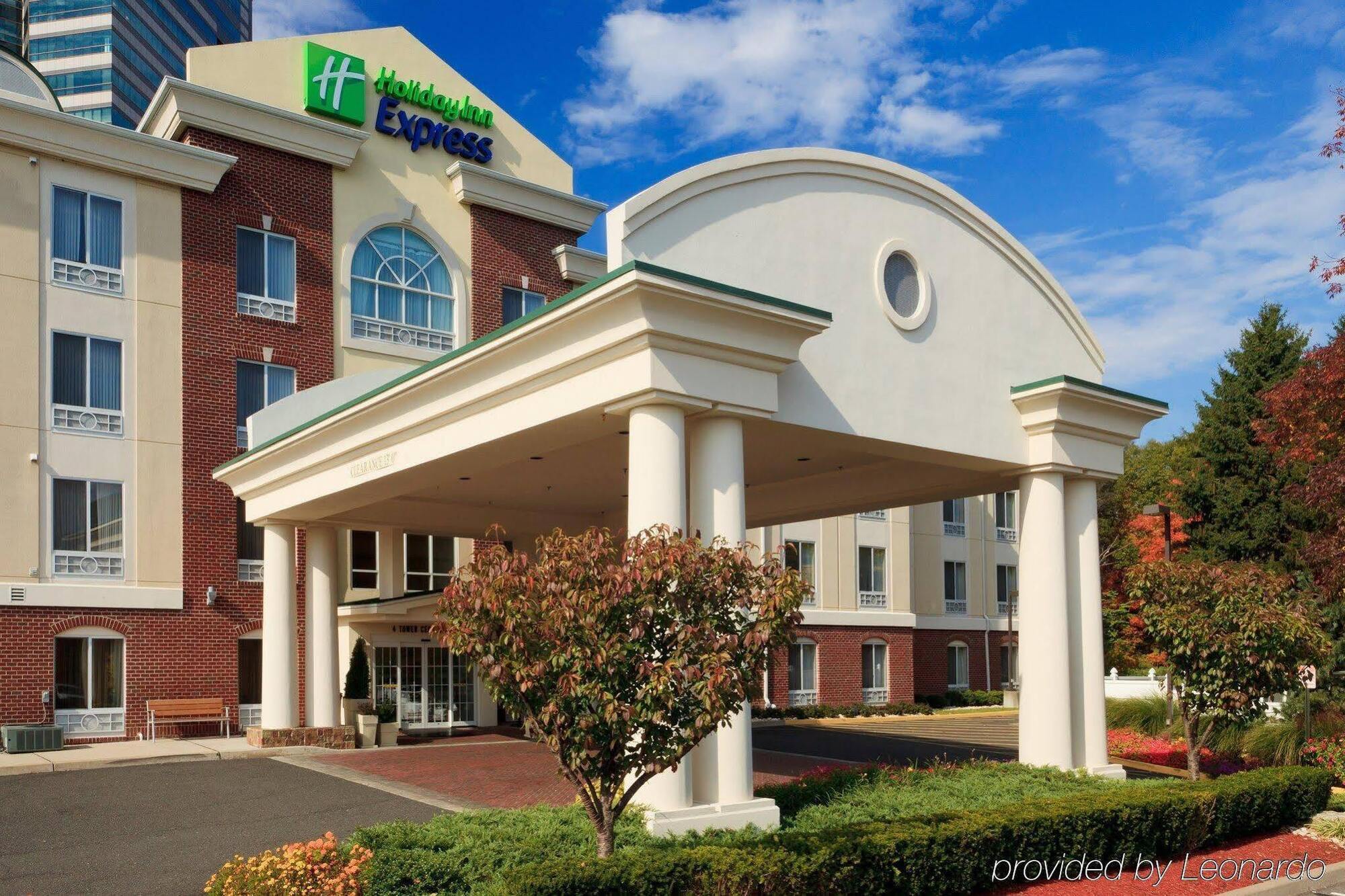 Holiday Inn Express Tower Center New Brunswick By Ihg Ист Брънсуик Екстериор снимка